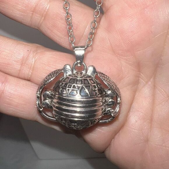 Silver Tone Memory Keeper Angel Locket Necklace - Picture 4 of 13